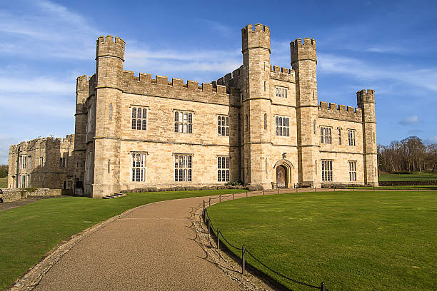 castelo de leeds - leeds castle imagens e fotografias de stock