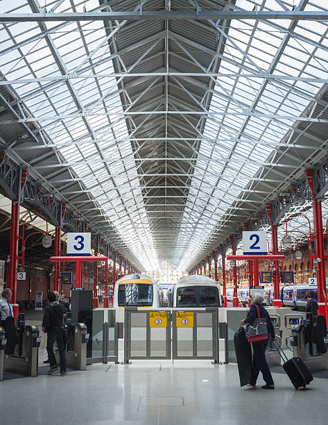 marylebone stazione ferroviaria di londra - british rail foto e immagini stock