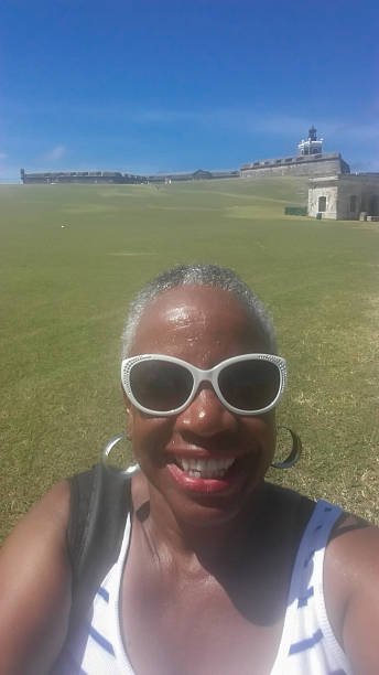 Selfie Mature femme afro-américaine en face du Château Morro - Photo