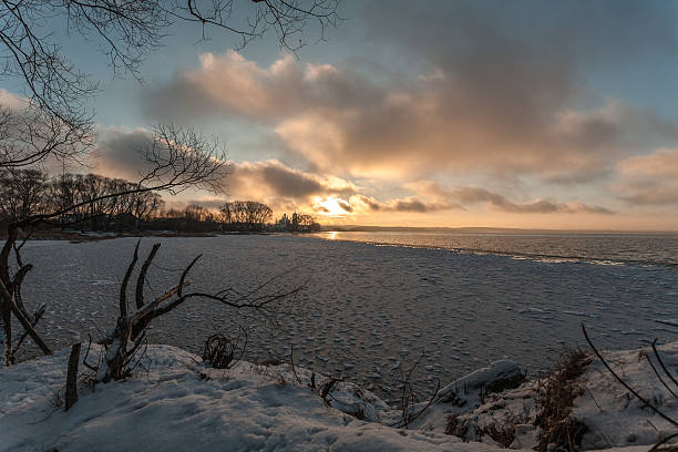 istock cold decline in warm colors 503462424