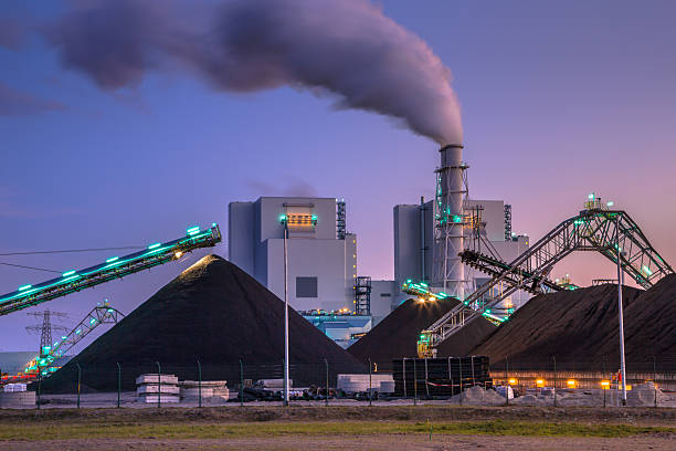 새로운 석탄 작동 공장 eemshaven - industry oil industry chimney equipment 뉴스 사진 이미지
