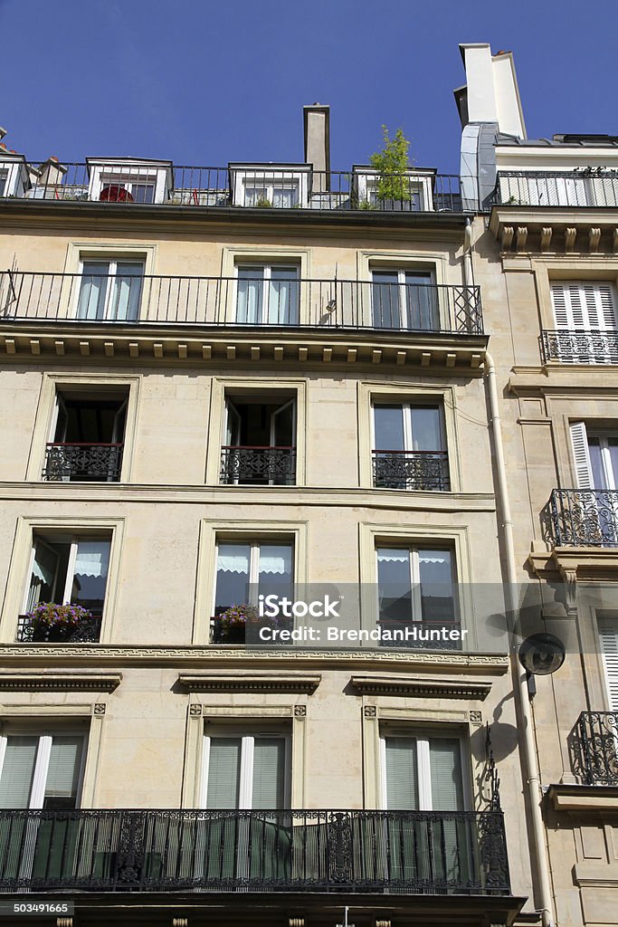 La vida útil Normal de la ciudad de París - Foto de stock de Aire libre libre de derechos