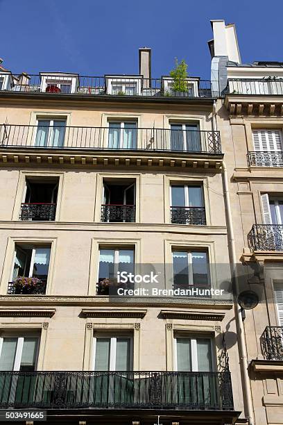 La Vida Útil Normal De La Ciudad De París Foto de stock y más banco de imágenes de Aire libre - Aire libre, Arquitectura, Arquitectura exterior