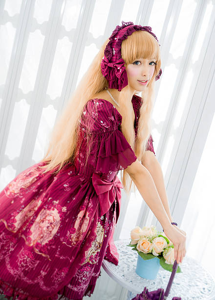 estilo japonés lolita maid cosplay linda chica - maquillaje para cosplay de anime fotografías e imágenes de stock