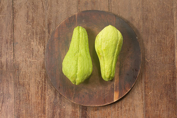 chayote raw chayote Christophine stock pictures, royalty-free photos & images