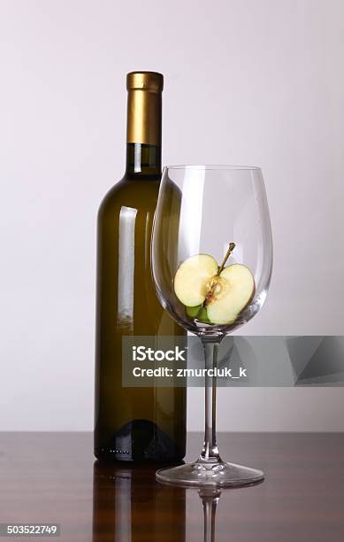 白ワインとアップル - まぶしいのストックフォトや画像を多数ご用意 - まぶしい, アルコール飲料, カベルネソービニヨン葡萄