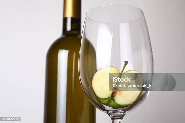 Photo libre de droit de Vin Blanc Et À La Pomme banque d'images et plus d'images libres de droit de Alcool - Alcool, Blanc, Boisson