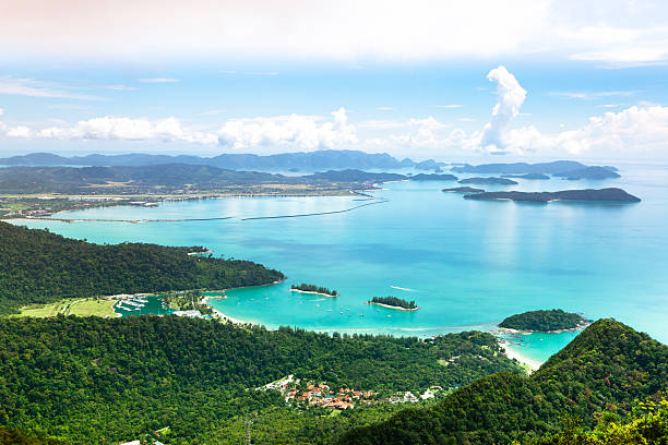 paysage insulaire tropical - pulau langkawi photos et images de collection