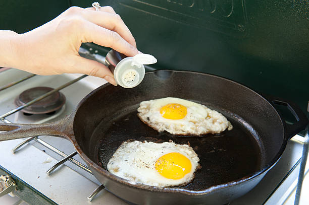 Huevos fritos - foto de stock