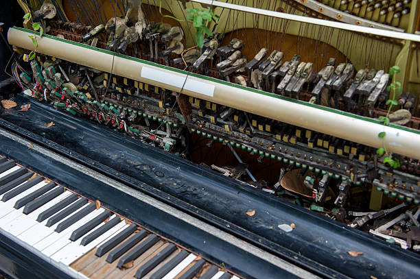 istock Old and damaged piano 503540188