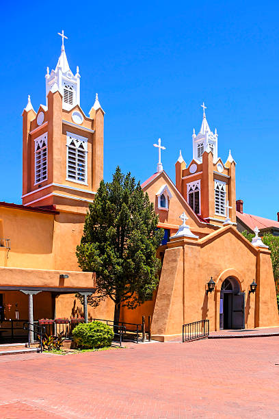 san filippo neri chiesa parrocchiale di cattolica di albuquerque nuovo messico - albuquerque catholicism church new mexico foto e immagini stock