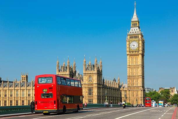 ビッグベンとロンドンで westminster bridge の - bus taxi london england double decker bus ストックフォトと画像