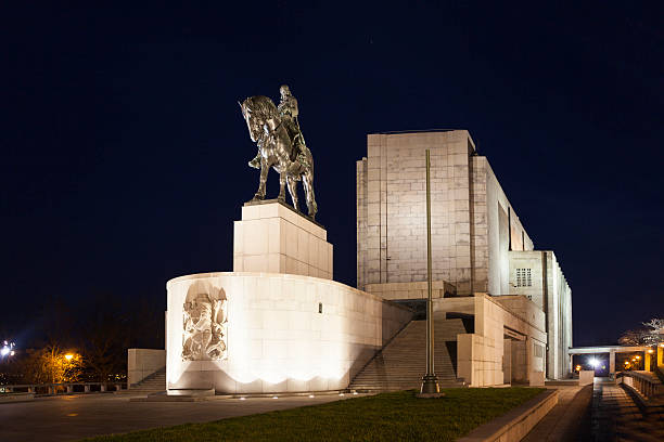 estatua de enero zizka en vitkov hill. praga. - vitkov fotografías e imágenes de stock