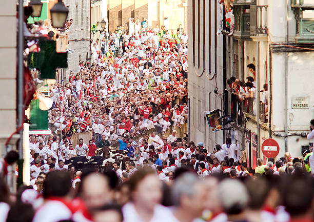 fiesta de san fermín pamplona - bushman fotografías e imágenes de stock