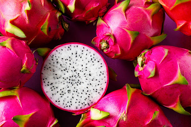 branco dragon fruit. - fruto tropical - fotografias e filmes do acervo