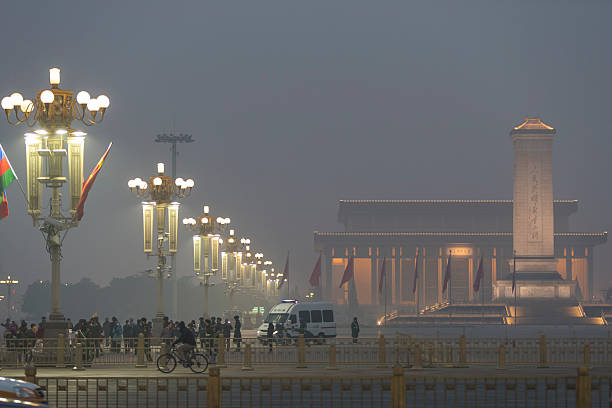 천안문 광장 smoggy 보기 베이징 - beijing air pollution china smog 뉴스 사진 이미지