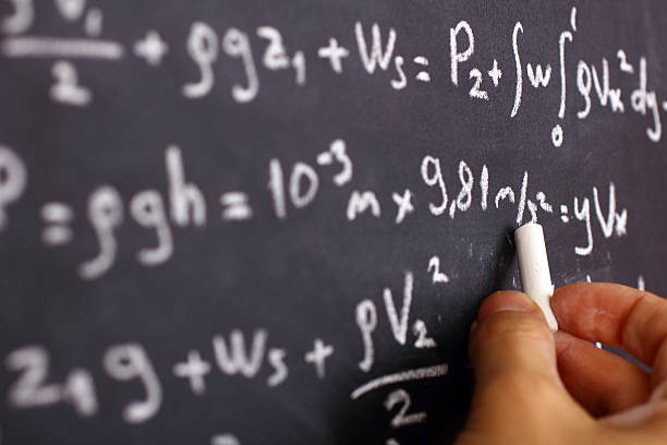 ecuación matemática en chalkboard - formula blackboard complexity scientist fotografías e imágenes de stock