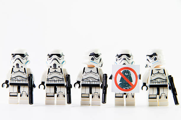 stomtrooper 항 darth vader - lego toy close up characters 뉴스 사진 이미지