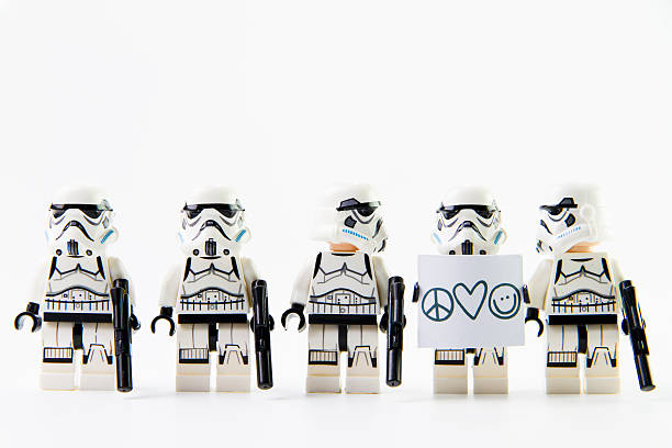 stomtrooper queremos la paz - lego toy close up characters fotografías e imágenes de stock