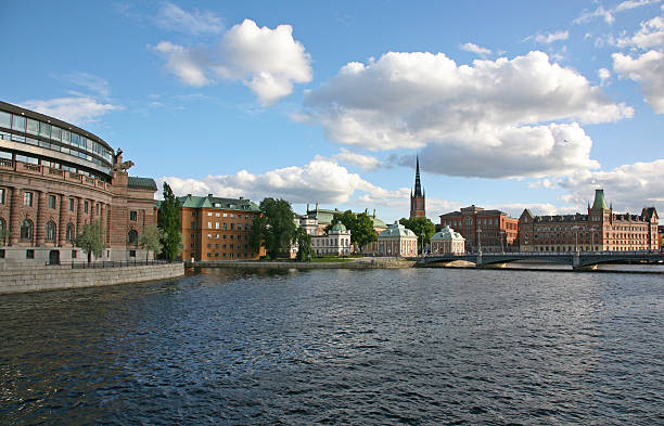 istock City on the water 503680420