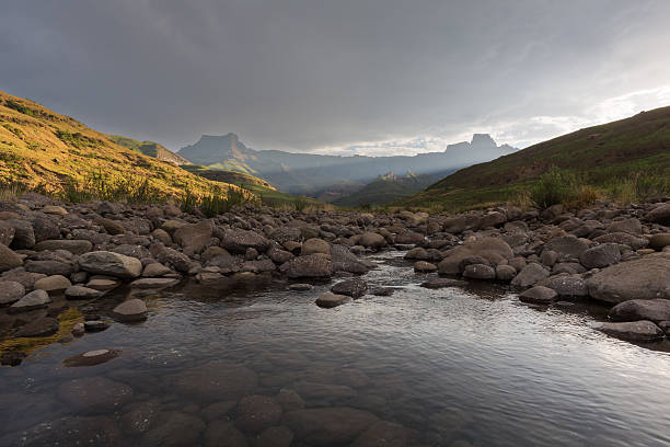 boczne oświetlenie na amfiteatr w kwazulu-natal - tugela river zdjęcia i obrazy z banku zdjęć