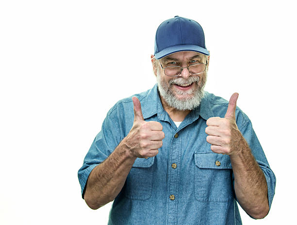 polegares para cima blue gola trabalhador de serviço sênior homem adulto sorrindo - baseball cap men ok thumbs up - fotografias e filmes do acervo