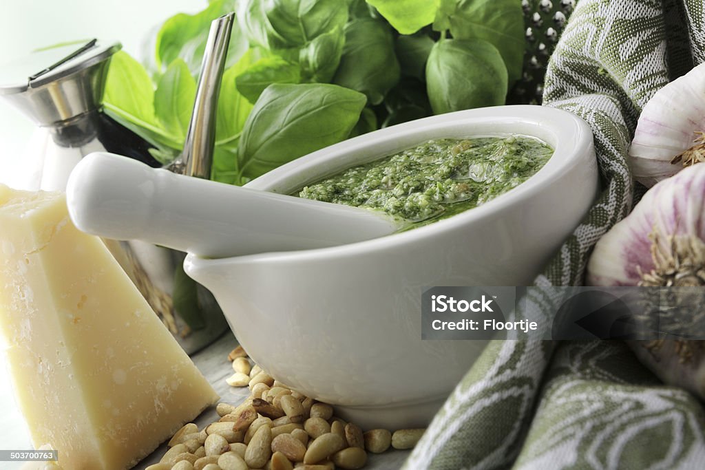 Italienische Fotos: Pesto - Lizenzfrei Basilikum Stock-Foto