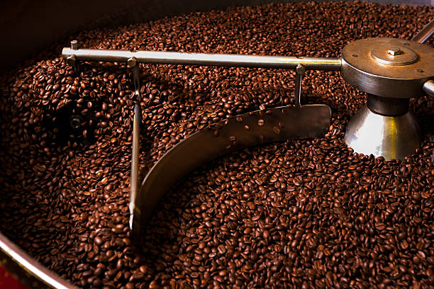 Roasting process of coffee, screening and cooling in the hopper