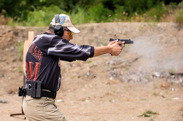 촬영 및 무기 교육. 야외 촬영 범위 - handgun 뉴스 사진 이미지