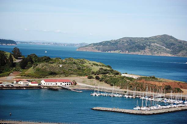 cavallo момент в форт-бейкер зона sausalito, сан-франциско - marin tower стоковые фото и изображения