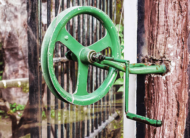 istock Rope and pulley shipping 503744082