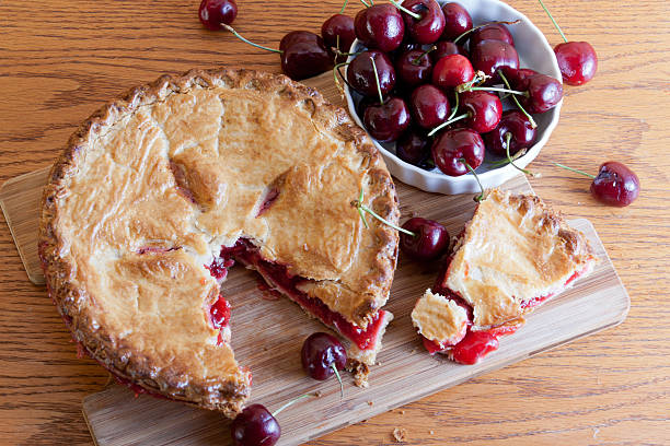 golden torta de cereja - pie pastry crust cherry pie cherry - fotografias e filmes do acervo
