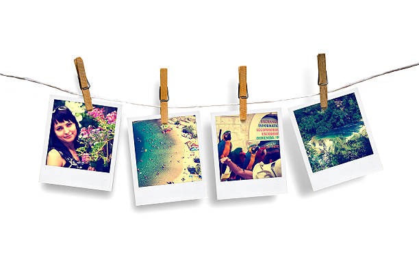 fotos von urlaub hängen wäscheleine mit meerblick - horizontal gestreiften vorhängen stock-fotos und bilder