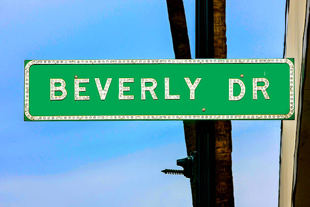 стрит знак беверли-драйв в беверли-hhills калифорния - beverly hills california sign road sign usa стоковые фото и изображения