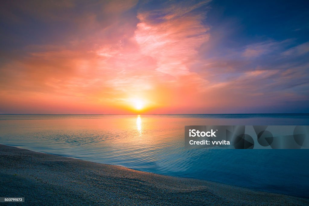 Lever du soleil sur la mer - Photo de Lever du soleil libre de droits