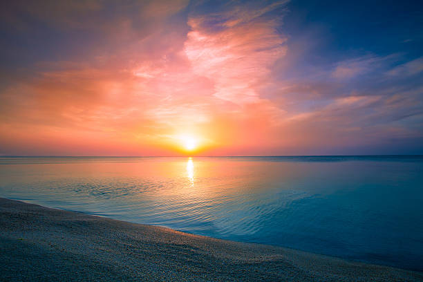 Sunrise over sea Sunrise over sea sunrise dawn stock pictures, royalty-free photos & images