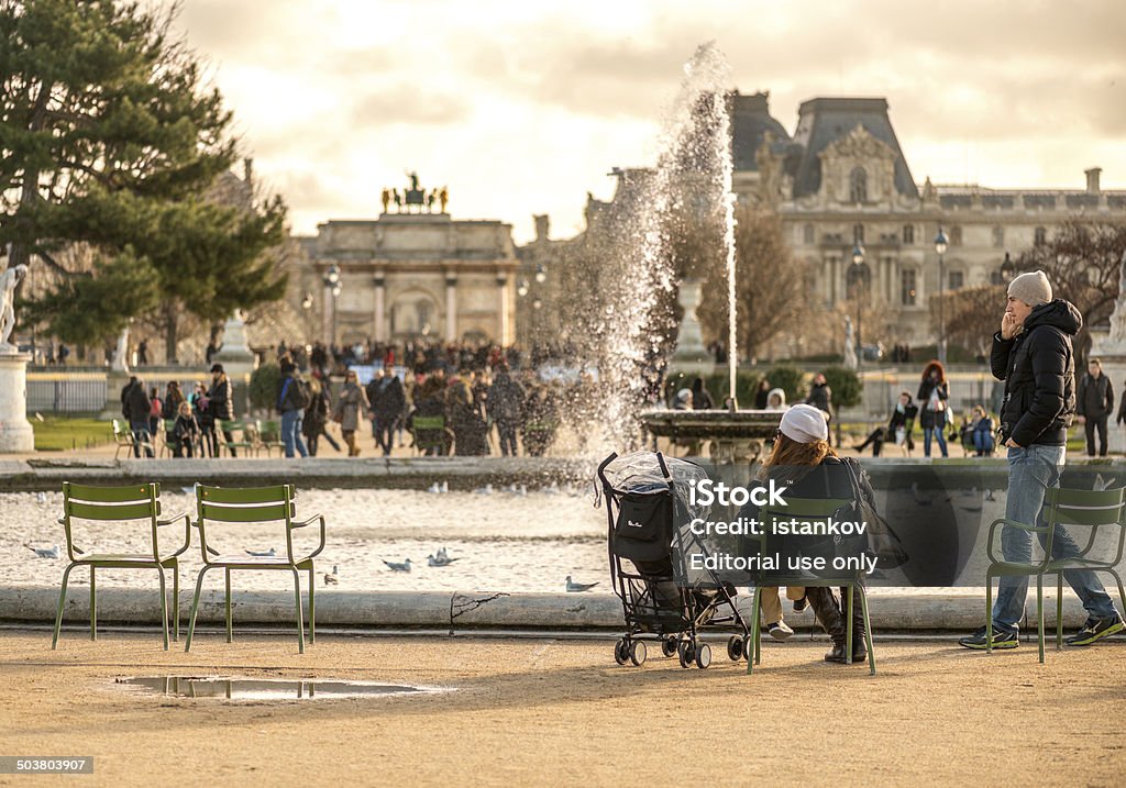 Vor der Arc de Triomphe du Carrousel, Paris, Frankreich - Lizenzfrei Triumphbogen - Paris Stock-Foto