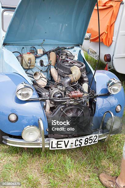 Citroën 2cv Motor Foto de stock y más banco de imágenes de 1960 - 1960, 1970-1979, Aire libre