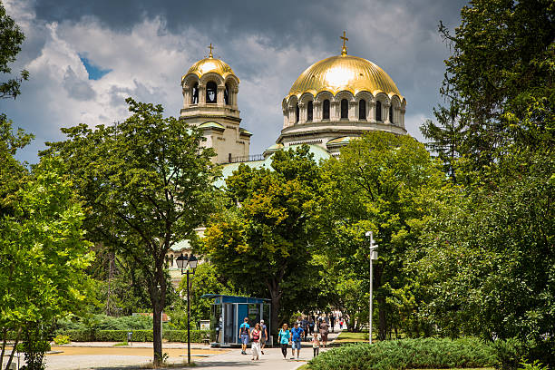 dôme de cathédrale alexandre-nevski à sofia, bulgarie - church saint peter alexander horizontal photos et images de collection