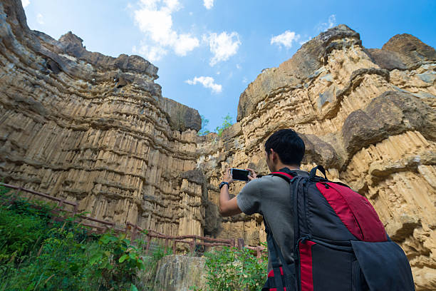 tourist in pha chor canyon in mae wang national park - majestic awe canyon national park stock-fotos und bilder