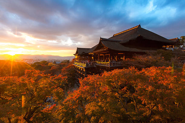 tempio di kiyomizu-dera - shinto japan temple nature foto e immagini stock