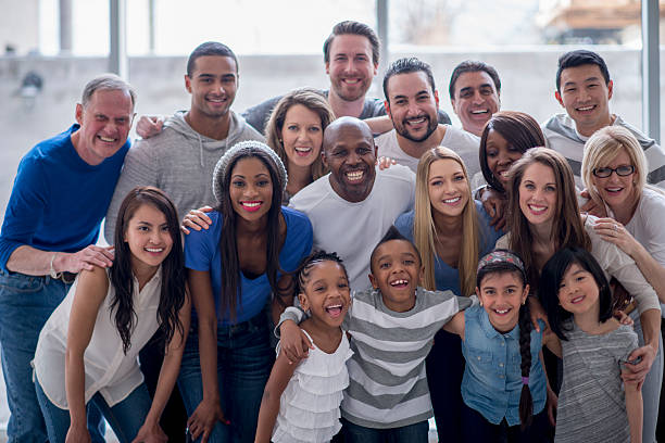 famille rire heureux ensemble - group of people human age people multi generation family photos et images de collection