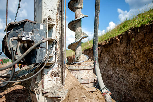 close-up de auger, industrial plataforma de perfuração fazendo furos - borehole - fotografias e filmes do acervo