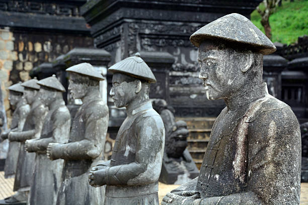 tomba di khai dinh, vietnam - sentinels of the tomb foto e immagini stock