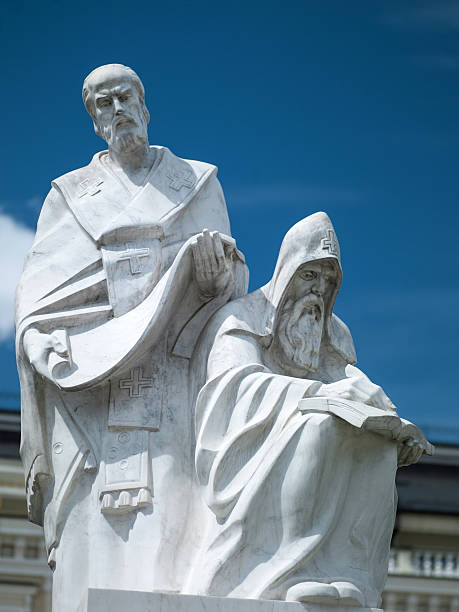 Estátua de Saints Cyril e Methodius - fotografia de stock