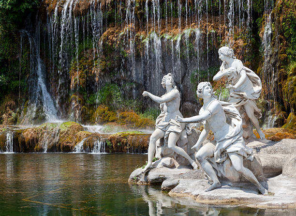 fonte de diana e actaeon, palácio real de caserta, itália - statue women sculpture italian culture - fotografias e filmes do acervo