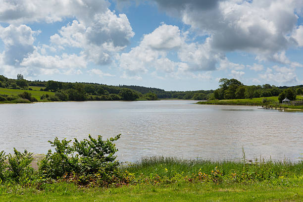 wootton ponte lago de ilha de wight entre ryde e newport - ryde imagens e fotografias de stock