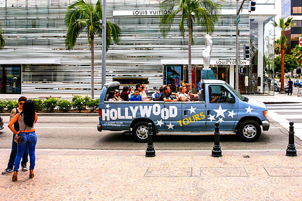 hollywood visites en bus à beverly hills, en californie - city of los angeles los angeles county hollywood california rodeo drive photos et images de collection