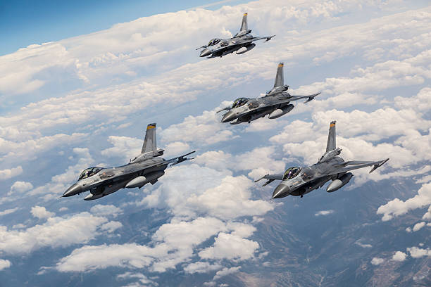 f - 16 전투기 제트기 - fighter plane airplane teamwork air force 뉴스 사진 이미지