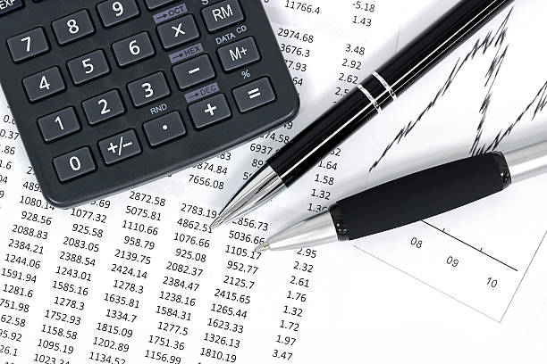 finanças e contabilidade - spreadsheet home finances business finance - fotografias e filmes do acervo